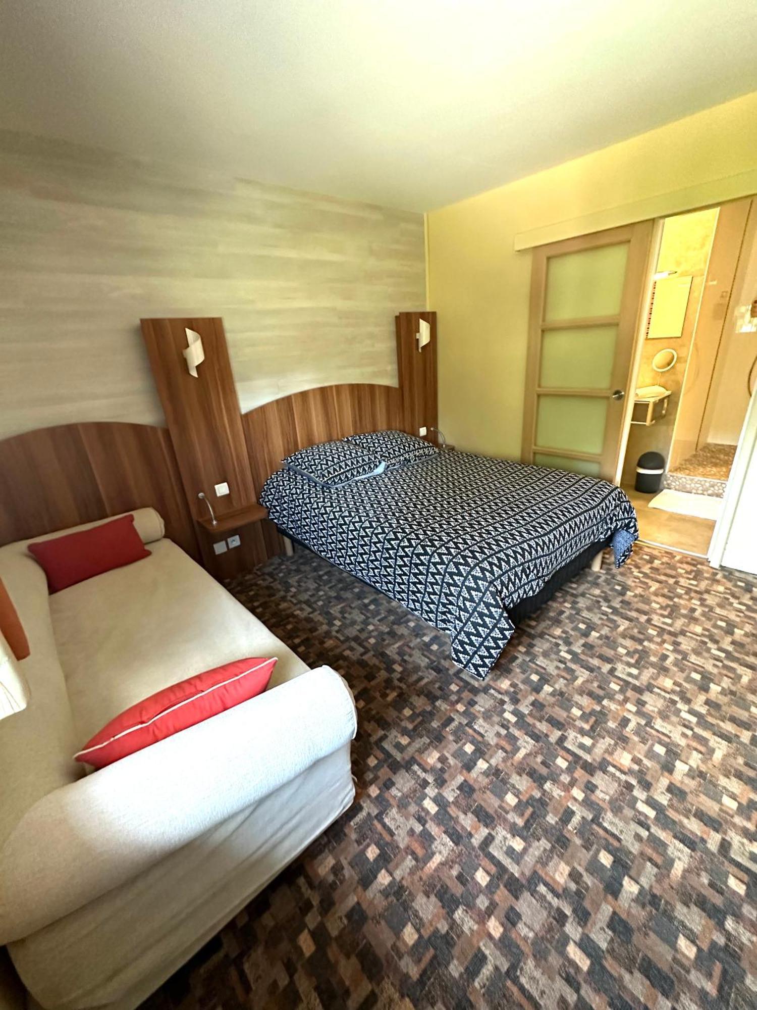 Hotel Roc Land Les Portes du Coglais المظهر الخارجي الصورة